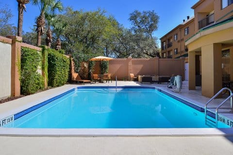 Courtyard by Marriott Tampa North/I-75 Fletcher — 4