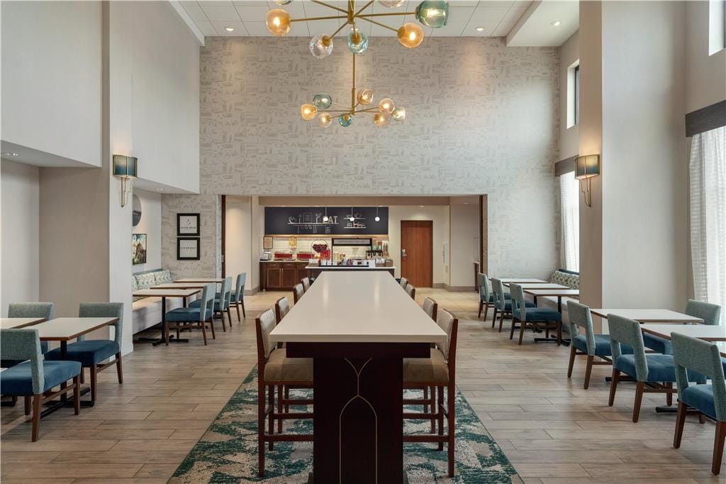 Hampton Inn & Suites Tampa Busch Gardens Area — 2