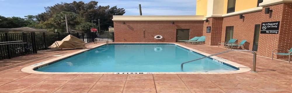 Hampton Inn & Suites Tampa Busch Gardens Area — 3