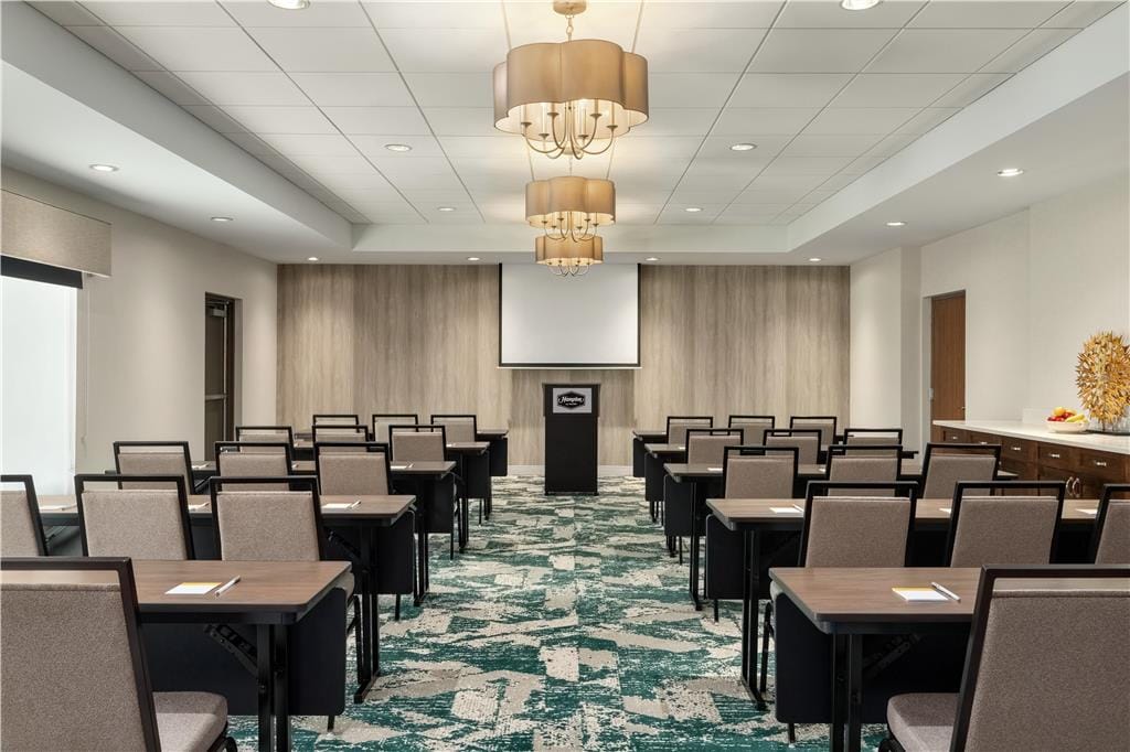 Hampton Inn & Suites Tampa Busch Gardens Area — 5