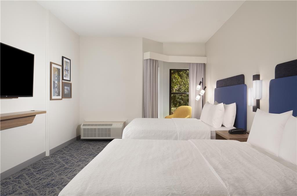 Hampton Inn & Suites Tampa-North — 2