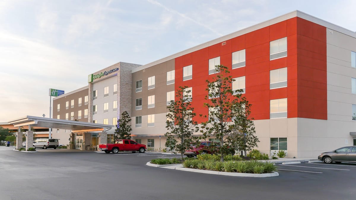 Holiday Inn Express & Suites Tampa East - Ybor City by IHG — 3