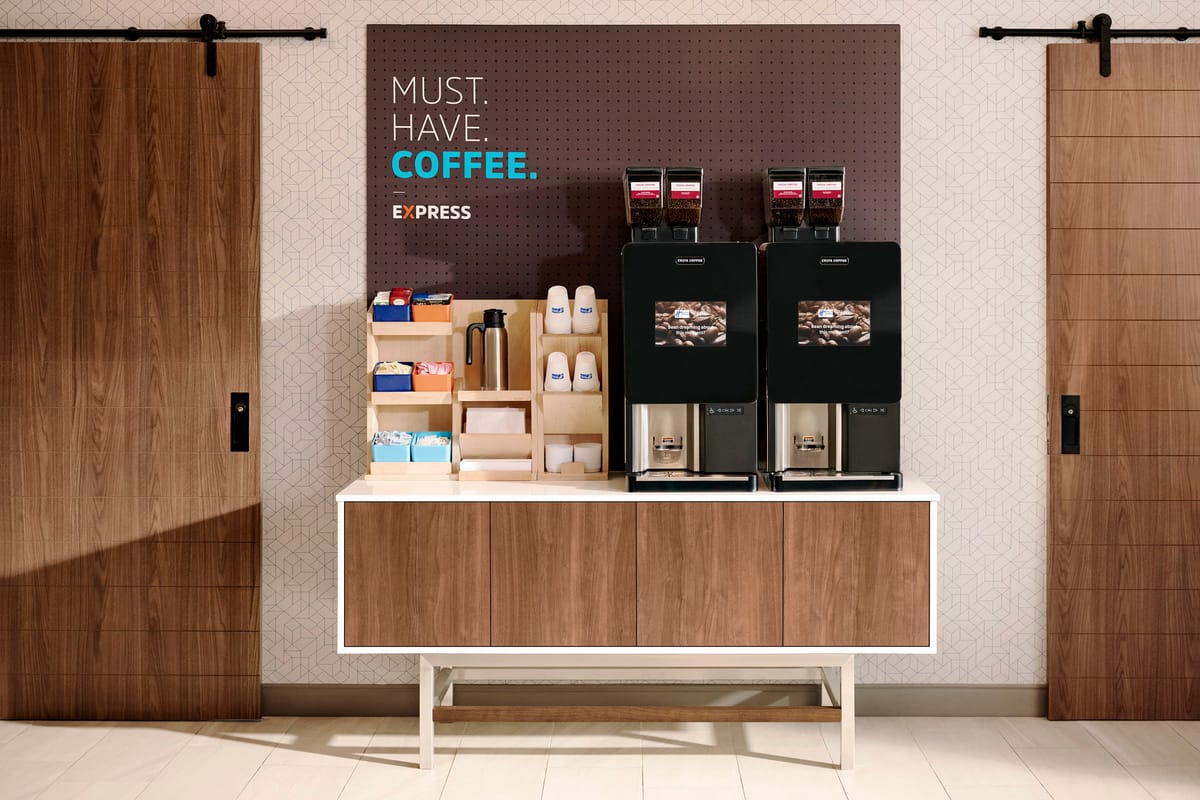 Holiday Inn Express & Suites Tampa -Usf-Busch Gardens by IHG — 2