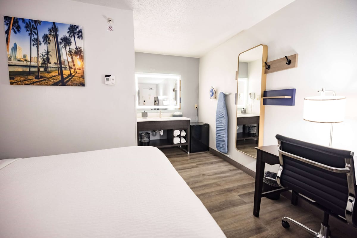 La Quinta Inn by Wyndham Tampa Near Busch Gardens — 3