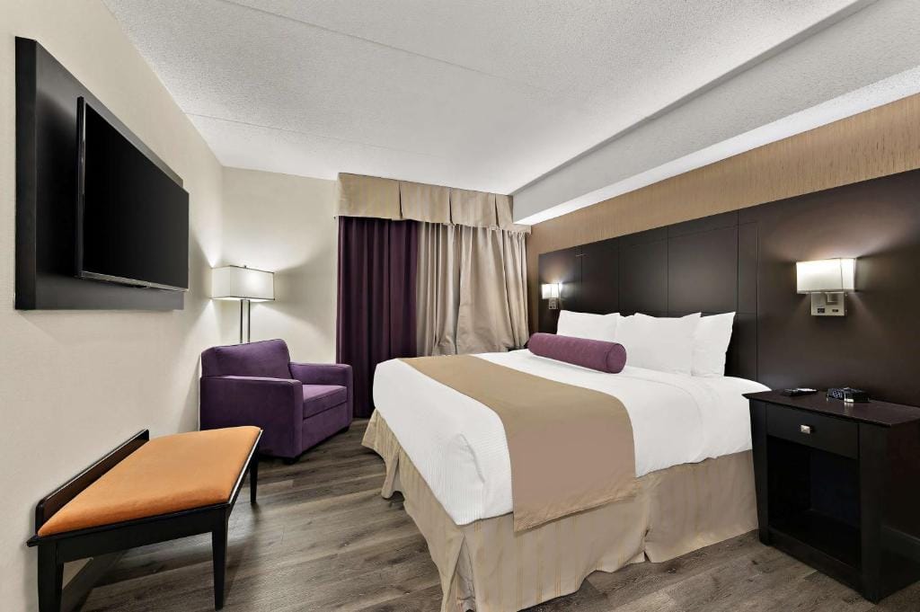 Best Western Plus Toronto North York Hotel & Suites — 2