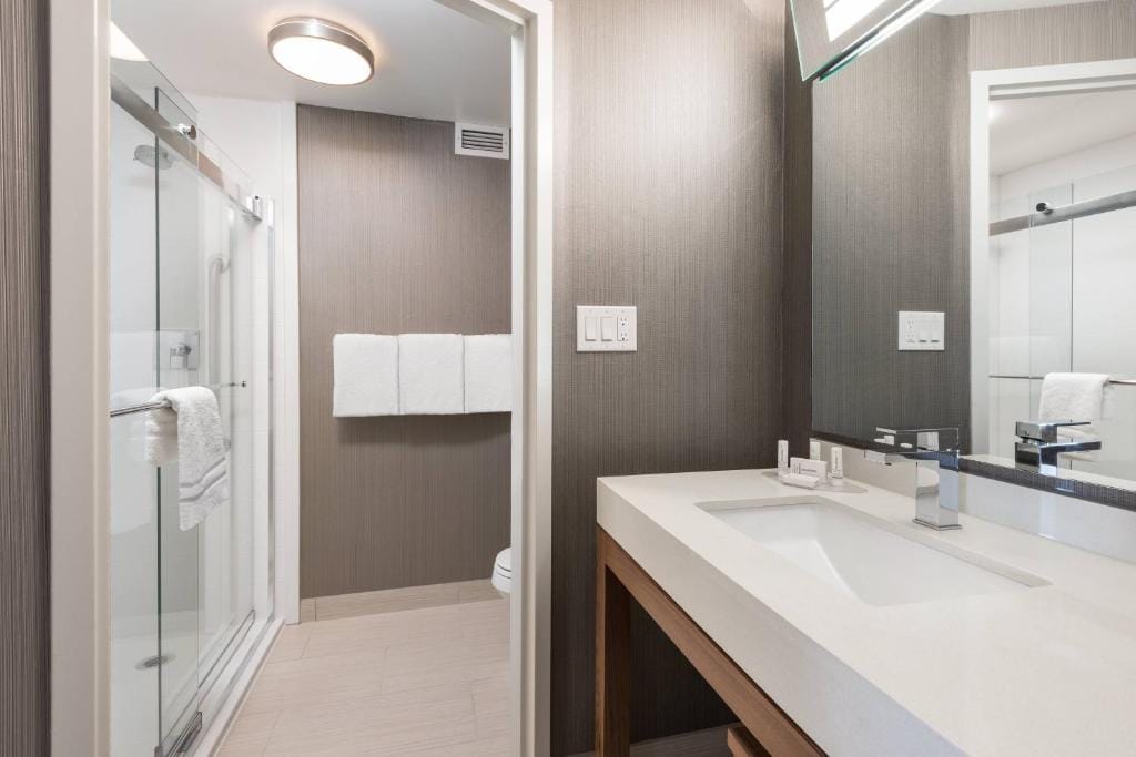 Courtyard by Marriott Toronto Vaughan — 3