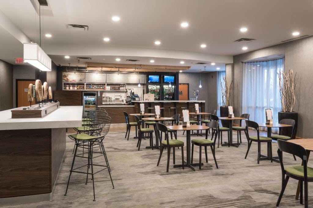 Courtyard by Marriott Toronto Vaughan — 5