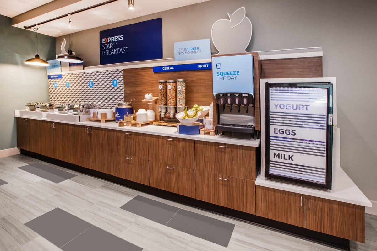 Holiday Inn Express & Suites Charlotte Southwest by IHG — 3