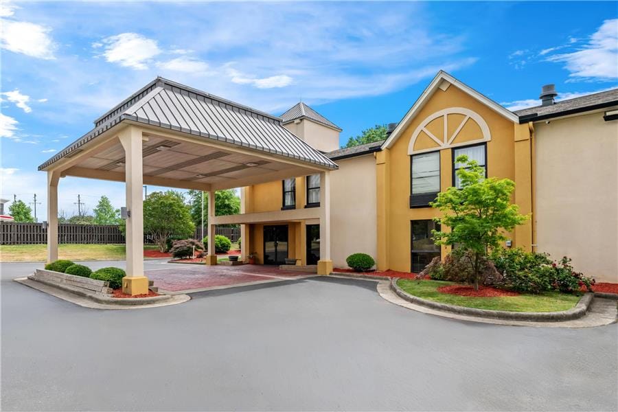 Quality Inn Fort Mill near Carowinds Blvd. — 3
