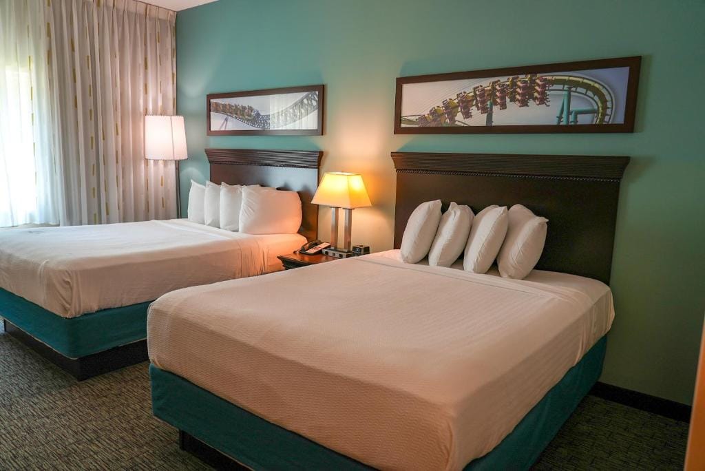 Cedar Point's Express Hotel — 2