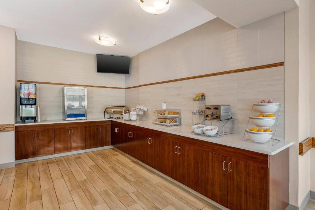 Comfort Inn River's Edge — 5