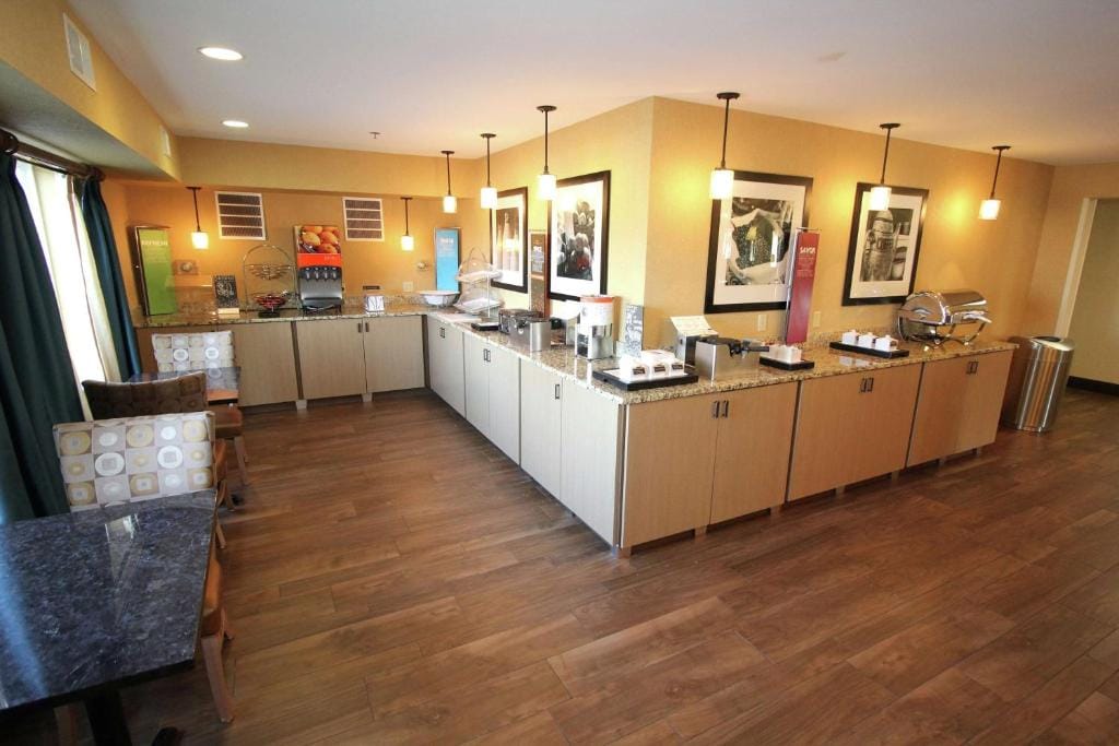 Hampton Inn Sandusky-Central — 5