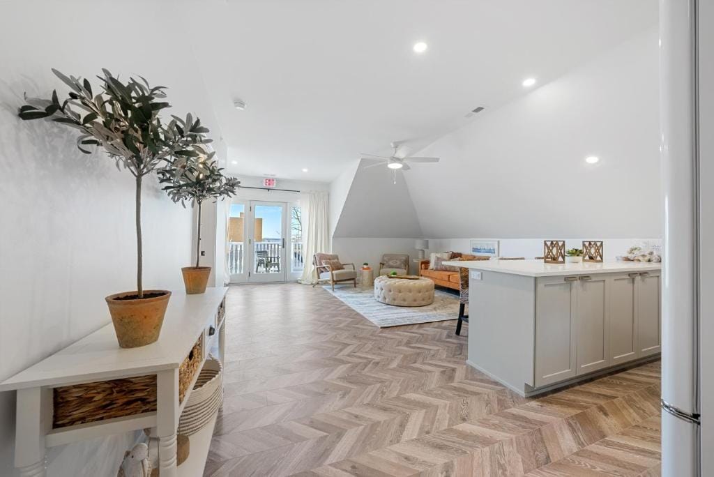 Presidential Suite Sandusky Waterfront Area — 2