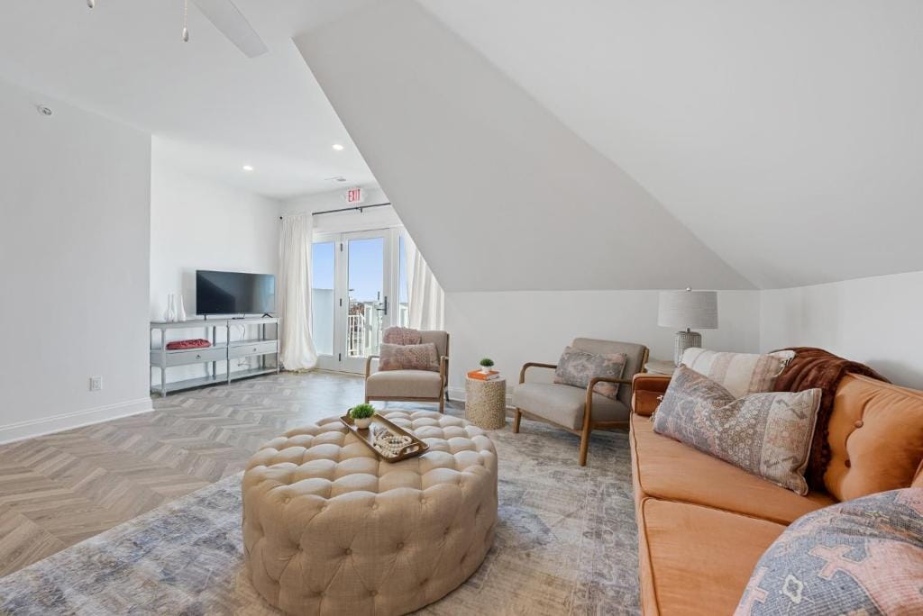 Presidential Suite Sandusky Waterfront Area — 4