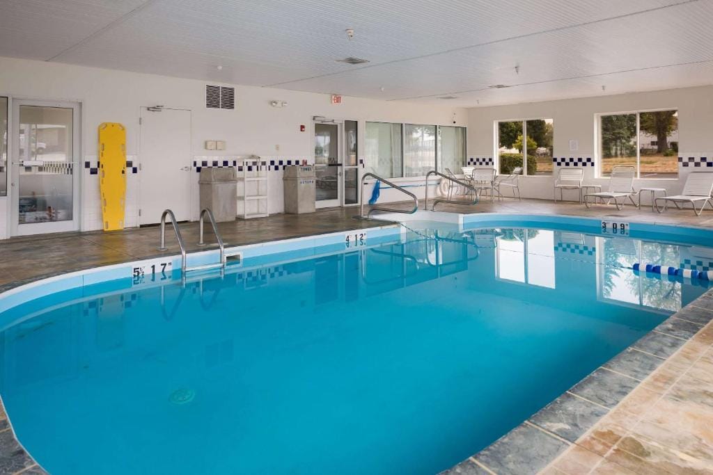 Sleep Inn & Suites Port Clinton — 4