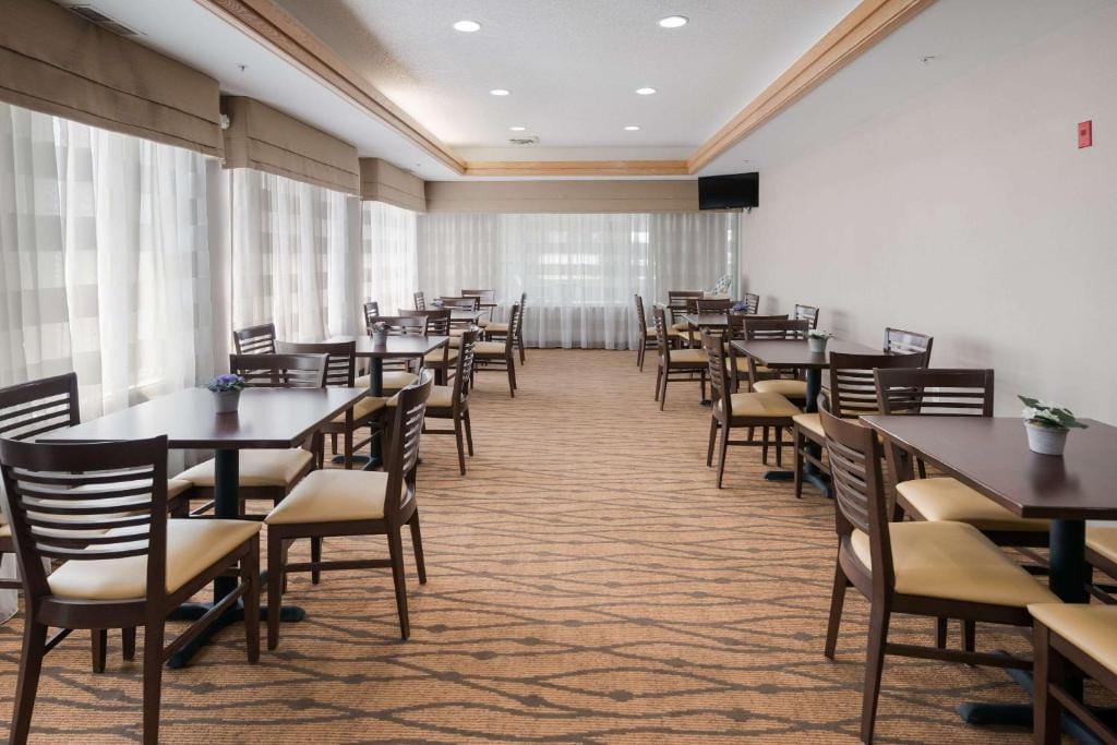 Sleep Inn & Suites Port Clinton — 5
