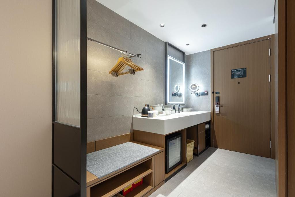 Atour Hotel Guangzhou Panyu Nancun Wanbo Subway Station — 2