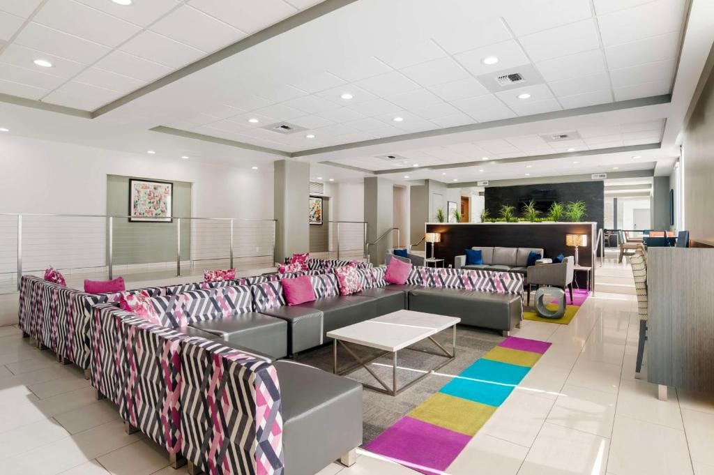 Best Western Plus Commerce Hotel — 4