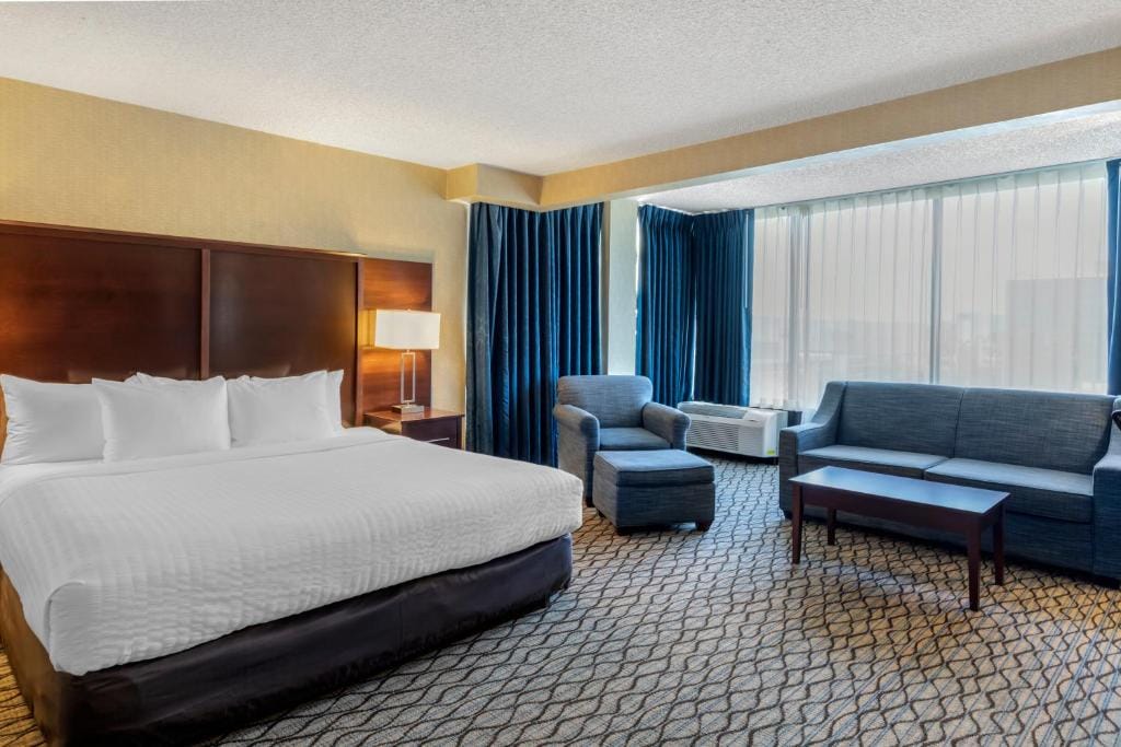 Clarion Hotel Anaheim Resort — 2