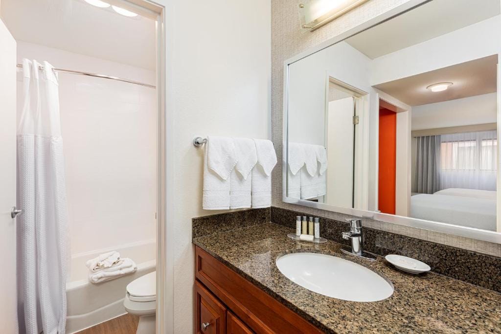 Clementine Hotel & Suites Anaheim — 3