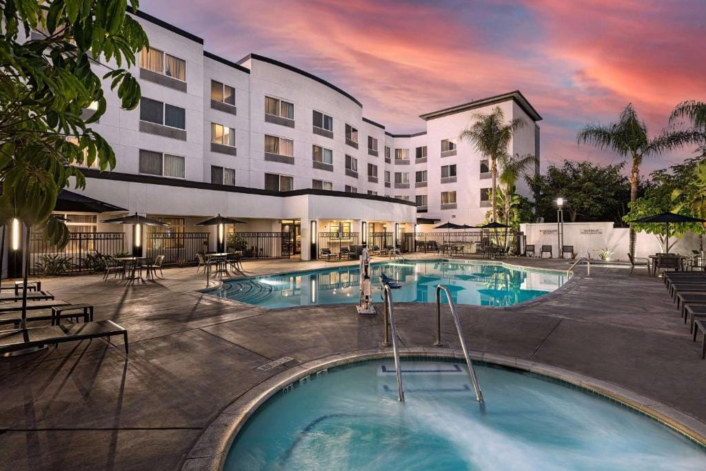 Courtyard by Marriott Anaheim Resort/Convention Center — 4