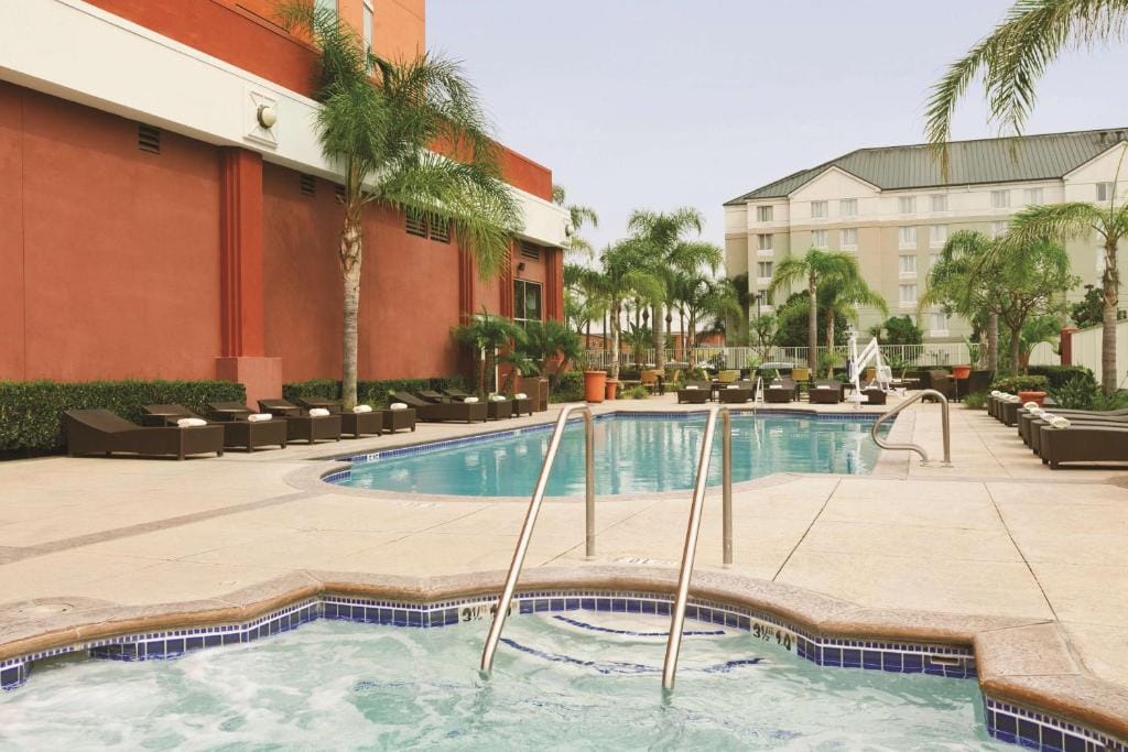 Embassy Suites by Hilton Anaheim South — 4