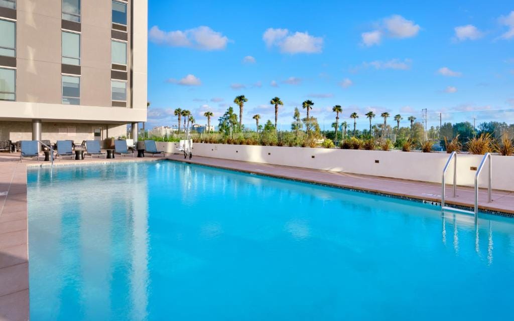 Hampton Inn & Suites Anaheim Resort Convention Center — 3