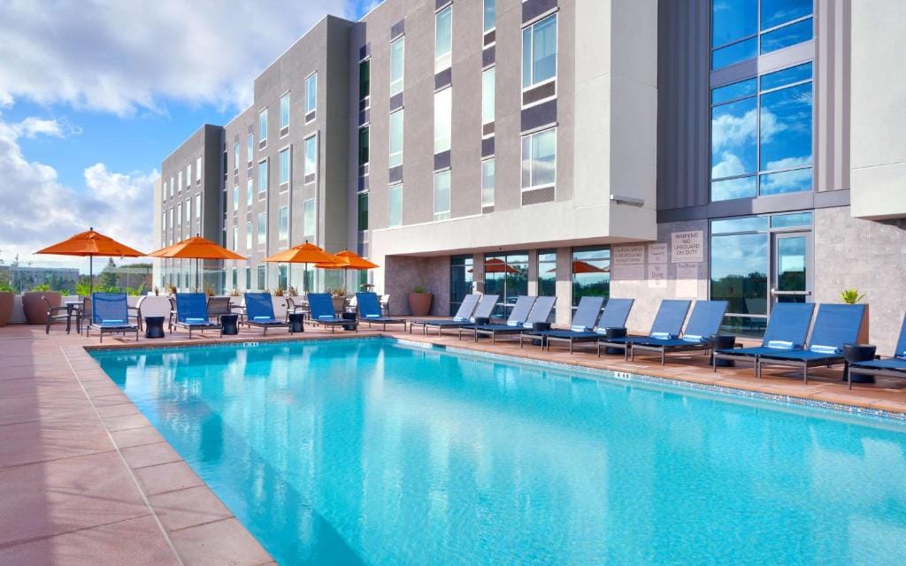 Hampton Inn & Suites Anaheim Resort Convention Center — 5