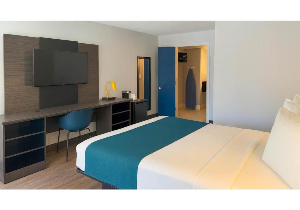 Motel 6-Anaheim, CA - Maingate — 3