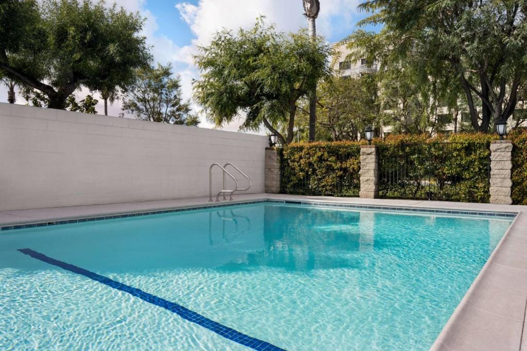 Ramada by Wyndham Anaheim Convention Center — 2