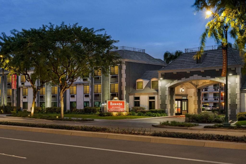 Ramada by Wyndham Anaheim Convention Center — 4