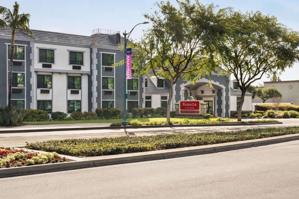 Ramada by Wyndham Anaheim Convention Center — 5