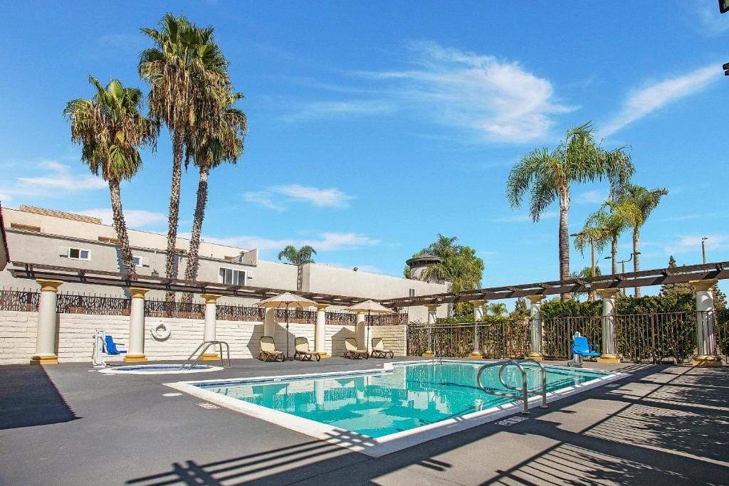 Stanford Inn & Suites Anaheim