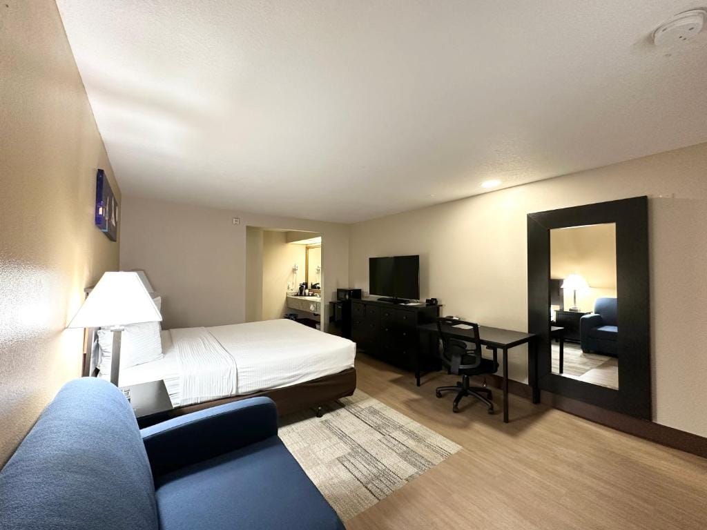Stanford Inn & Suites Anaheim — 2