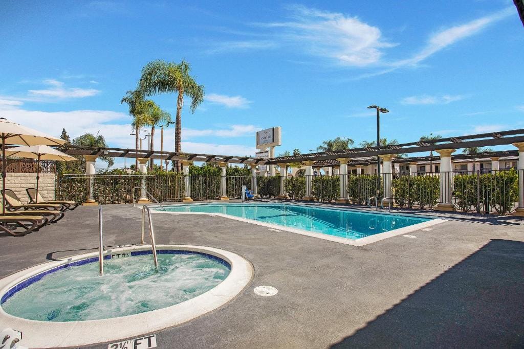 Stanford Inn & Suites Anaheim — 4