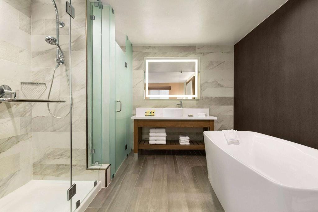 Wyndham Anaheim — 2
