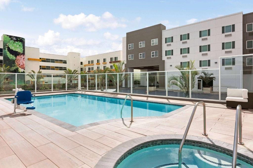 Wyndham Anaheim — 3