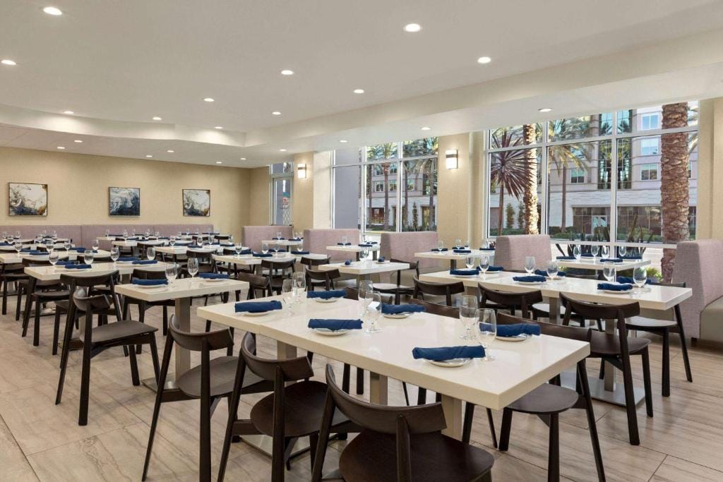Wyndham Anaheim — 5