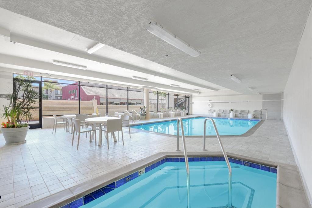 Anaheim Desert Inn & Suites — 4