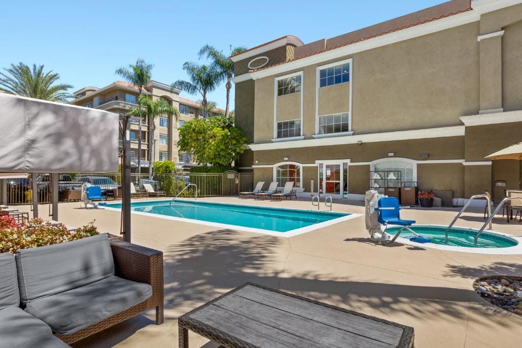 Anaheim Portofino Inn & Suites — 2