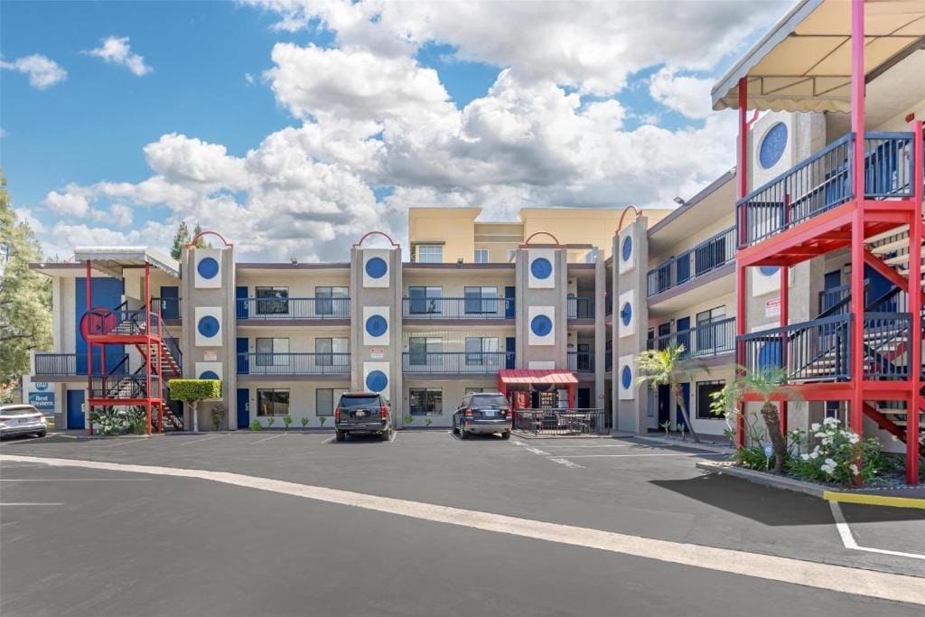 Best Western Courtesy Hotel - Anaheim Resort Amusement Park — 3