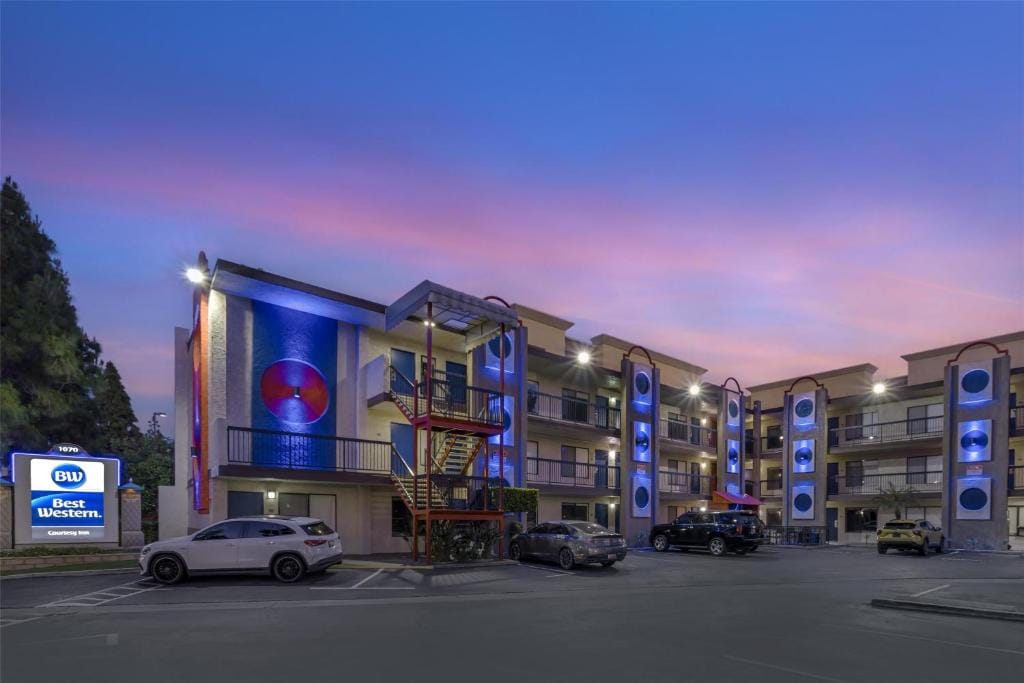 Best Western Courtesy Hotel - Anaheim Resort Amusement Park — 4