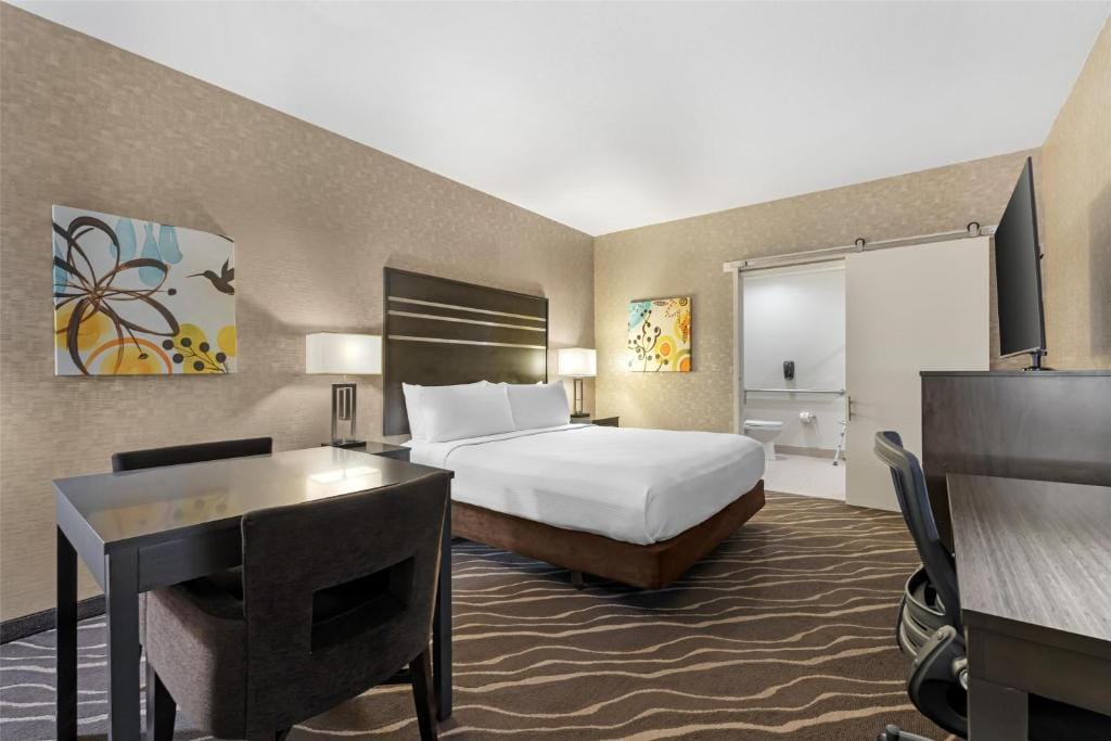 Best Western Plus Park Place Inn - Mini Suites — 5