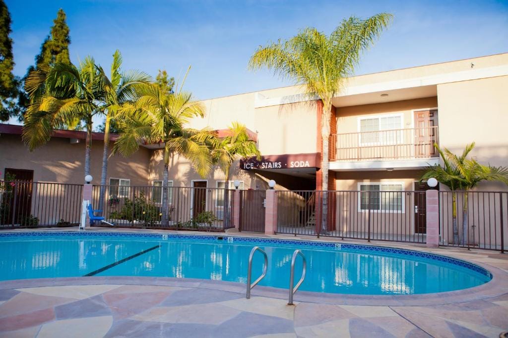 Budget Inn Anaheim near Disneyland Drive — 4
