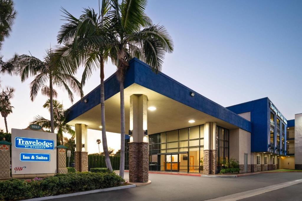 Travelodge Inn & Suites by Wyndham Anaheim on Disneyland Dr — 5