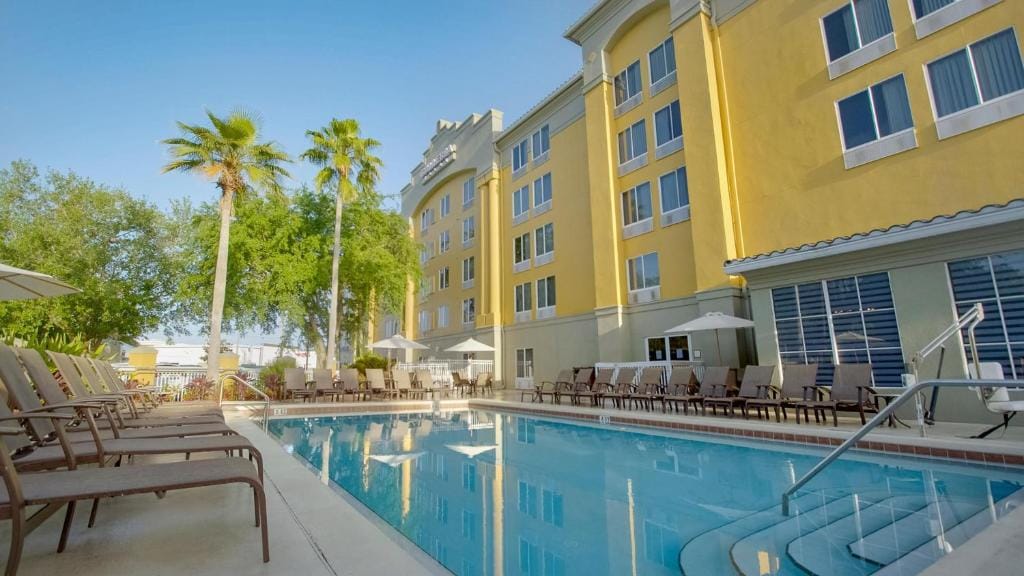 Galleria Palms Orlando - Free Theme Park Shuttles — 4