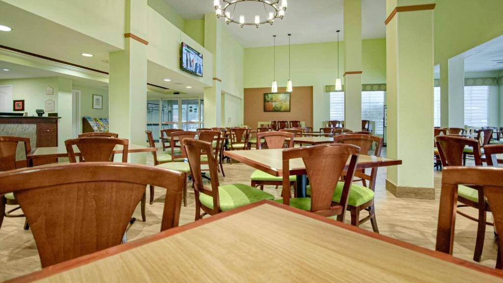 Galleria Palms Orlando - Free Theme Park Shuttles — 5