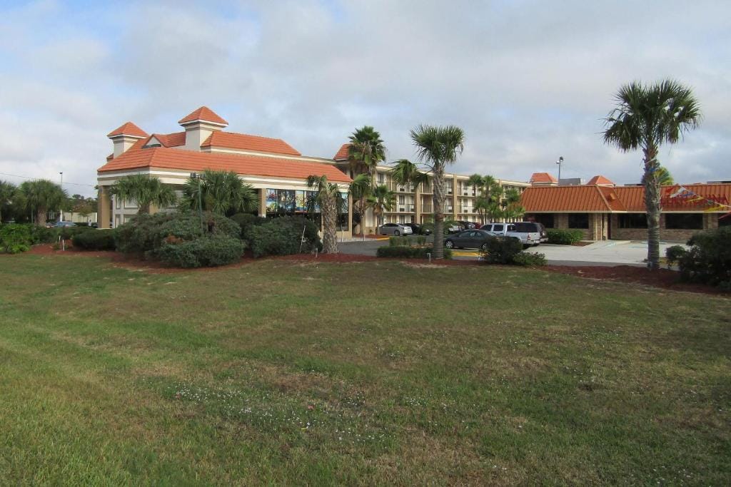 Quality Inn & Suites Kissimmee near Main Gate — 3