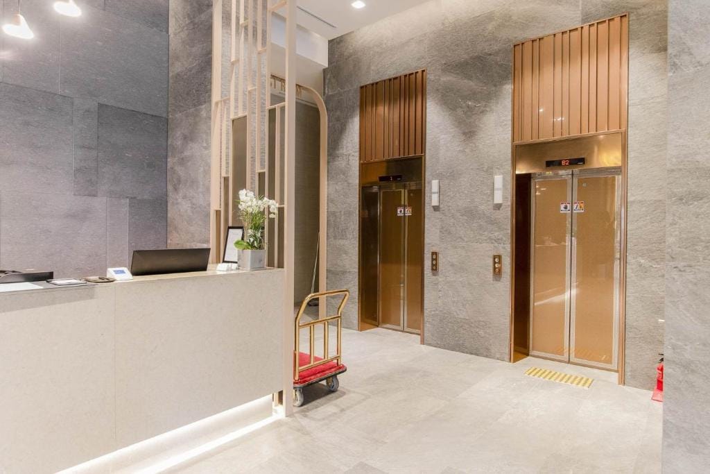 Hotel Elora — 3