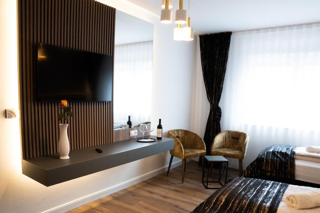 Grand Hotel — 2